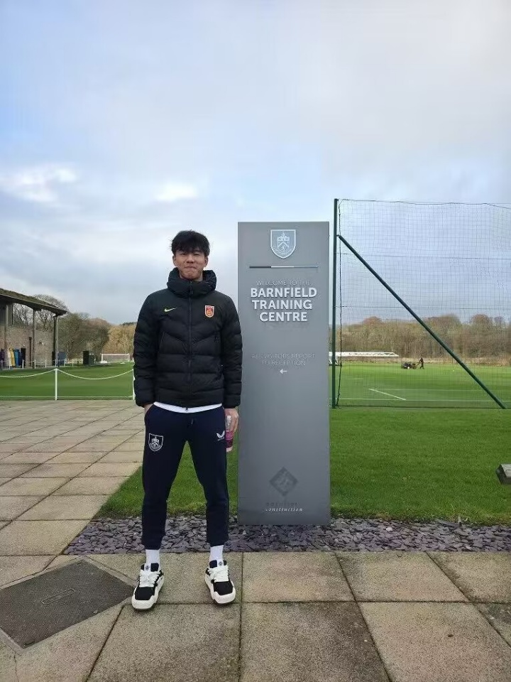 伯恩利引援名單張家鳴居首 媒體人析英語能力與家庭理念成關(guān)鍵